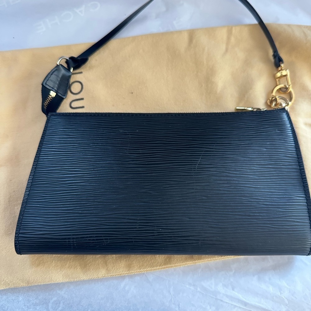 Louis Vuitton  Epi Noir Pochette